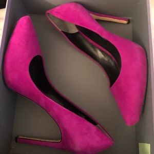 Rachel Roy Fushia Suede Pumps